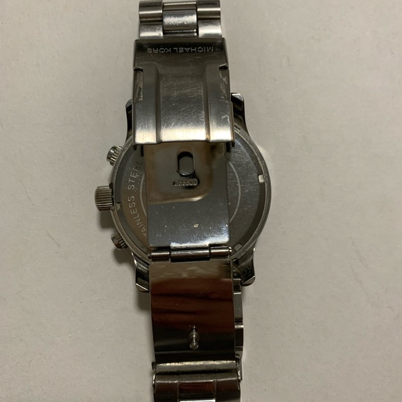 Michael Kors oversized watch - Picture 3 of 5